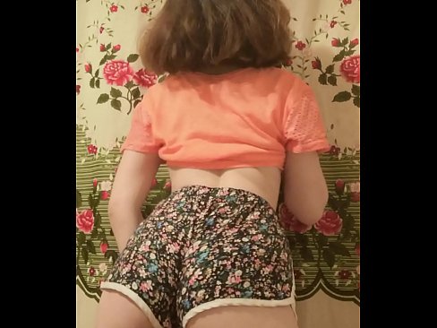 ❤️ سیکسی نوجوان بیب کیمرے پر اپنی شارٹس اتار رہی ہے۔ ہم پر ur.niceporn.ru ️❤