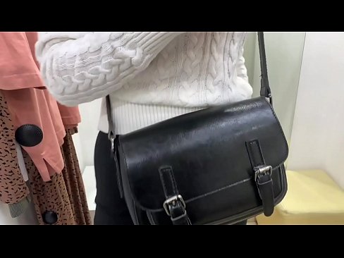 ❤️ فٹنگ روم میں ڈلڈو کے ساتھ نوجوان کتیا فیرل بیری کی عوامی مشت زنی ہم پر ur.niceporn.ru ️❤